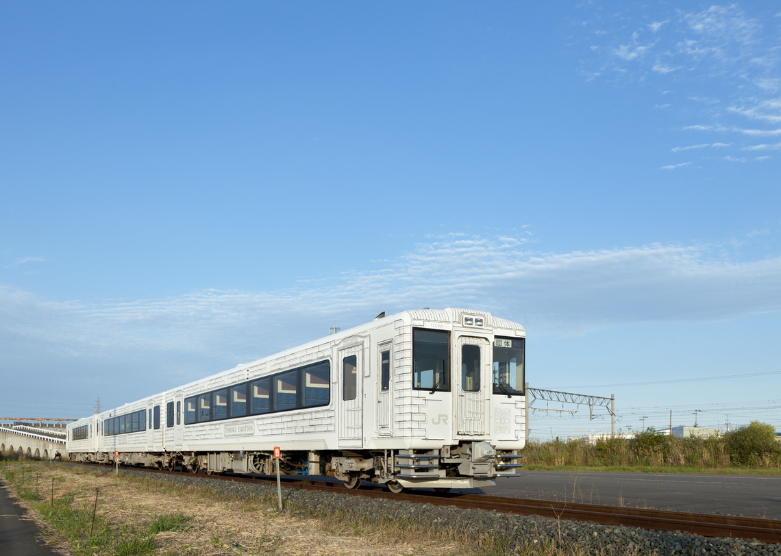 レストラン列車「東北エモーション」